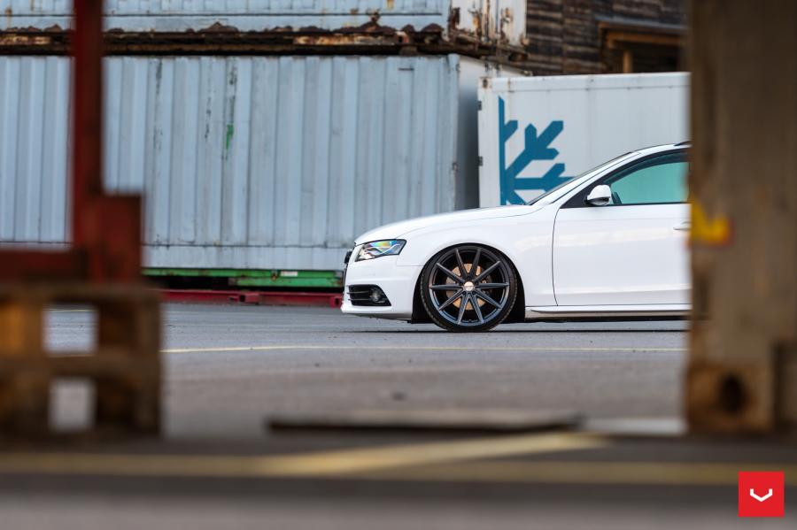 Детали экстерьера Audi A4 Avant on Vossen Wheels (VFS10) 2017 года  (фото 13 из 23)